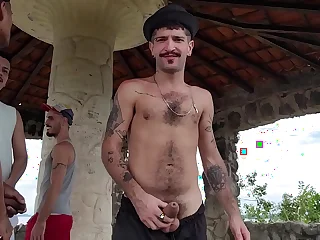 Meus Amigos do pau mega grosso na ilha( um vigiando e nos 3 fudendo )